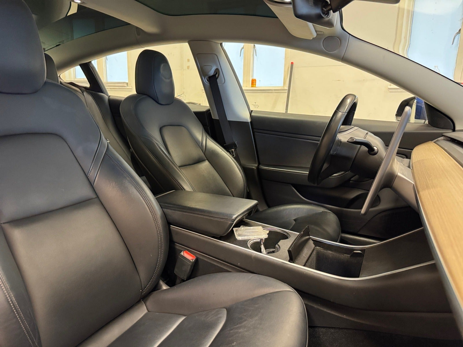 Blå Tesla Model 3 fra 2019
