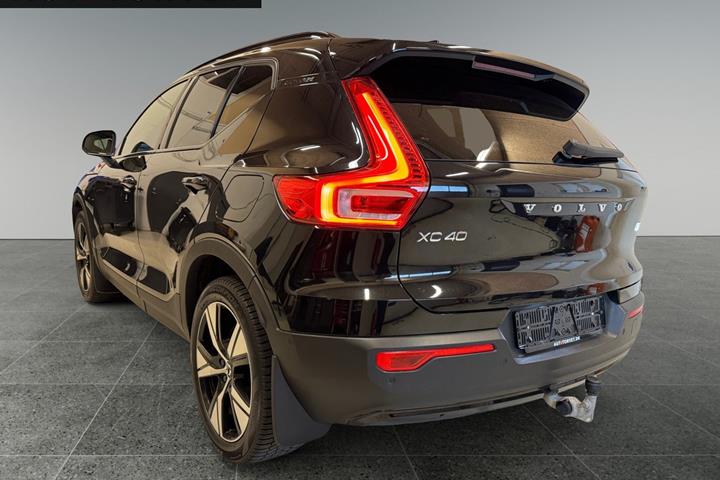 Sort Volvo XC40 fra 2022