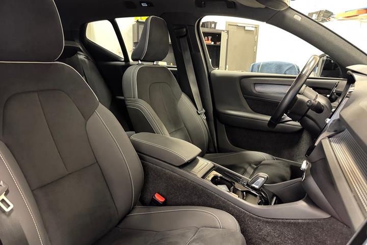 Sort Volvo XC40 fra 2022