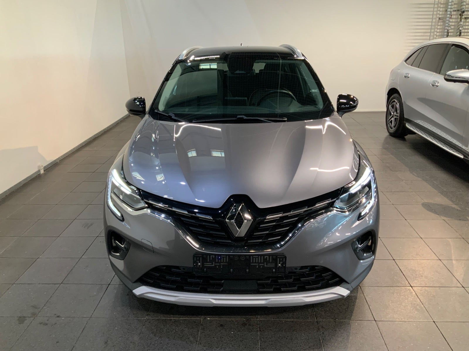 Grå Renault Captur fra 2020