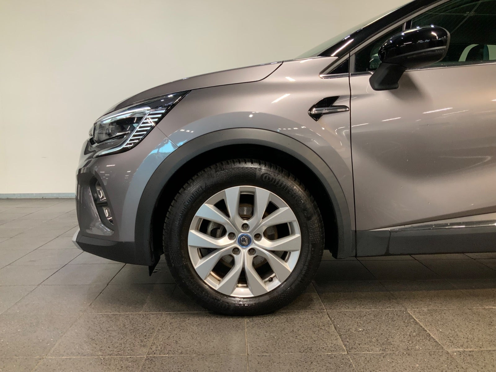 Grå Renault Captur fra 2020
