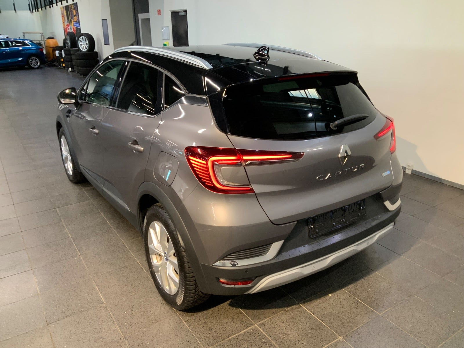 Grå Renault Captur fra 2020