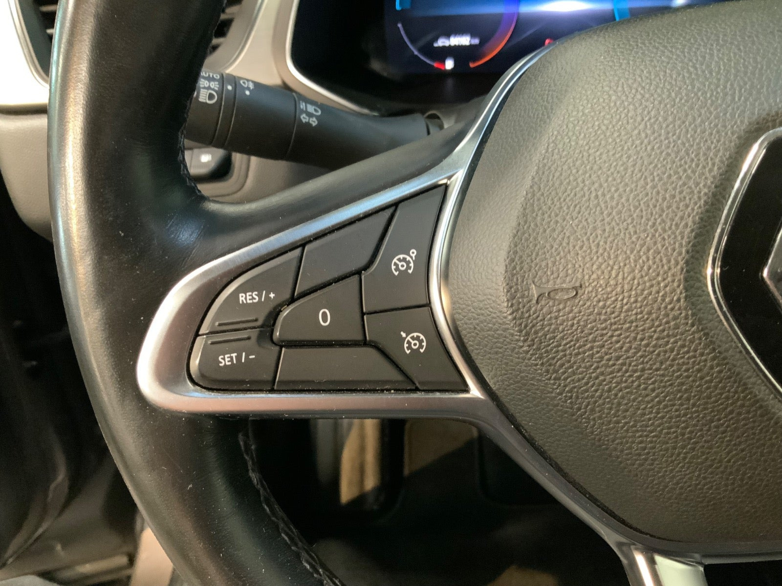 Grå Renault Captur fra 2020