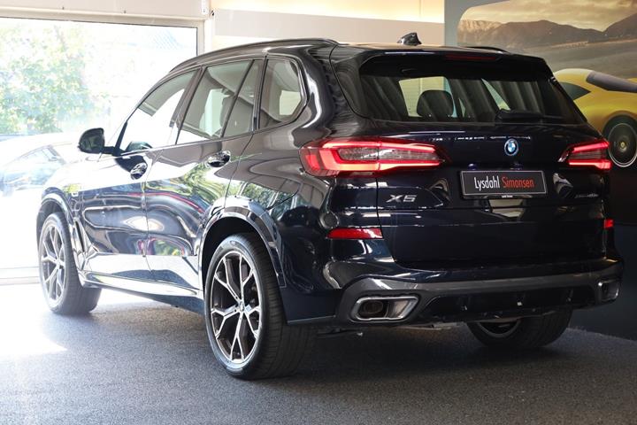 Sort BMW X5 fra 2022