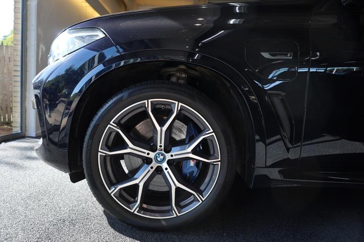Sort BMW X5 fra 2022