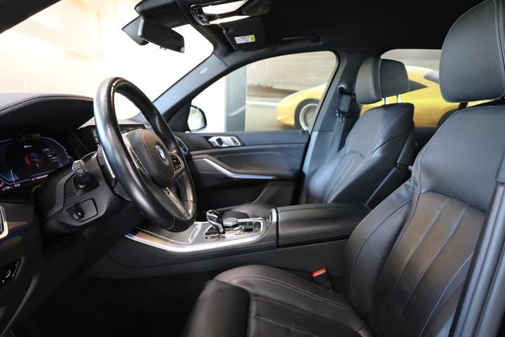 Sort BMW X5 fra 2022