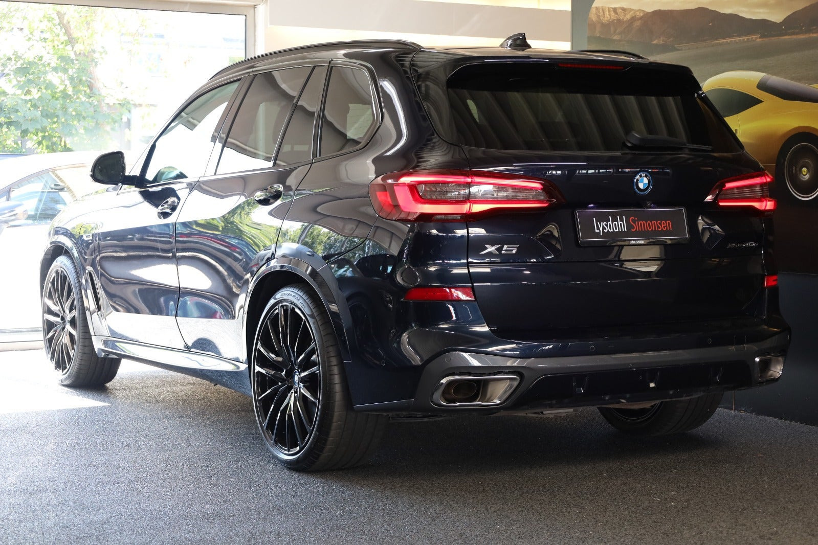 Sort BMW X5 fra 2023