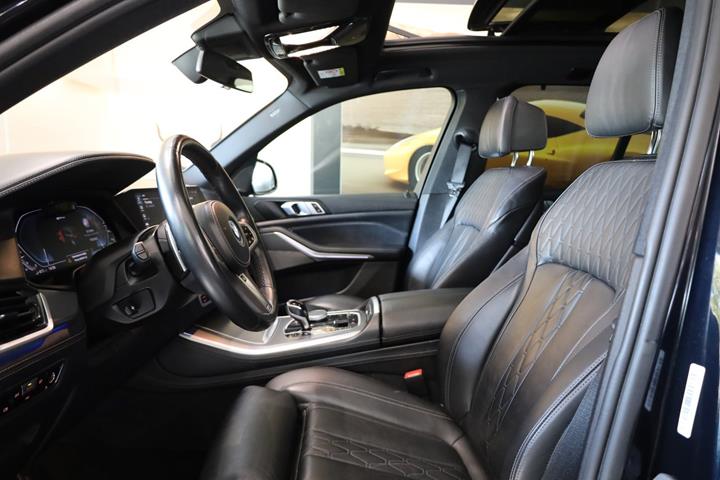 Sort BMW X5 fra 2023