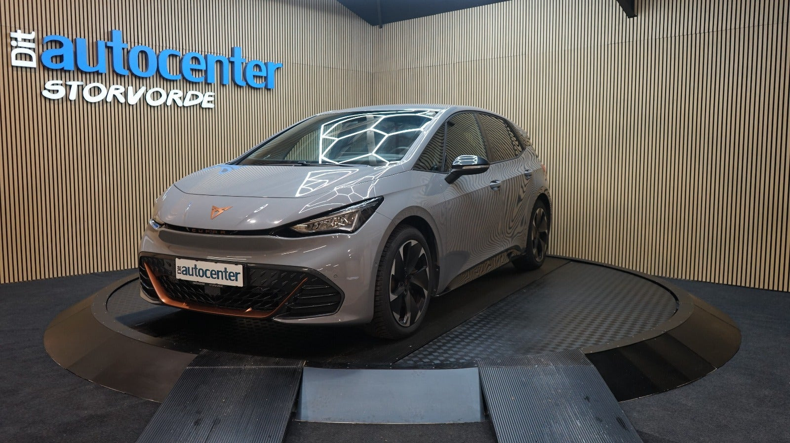 Grå Cupra Born fra 2023
