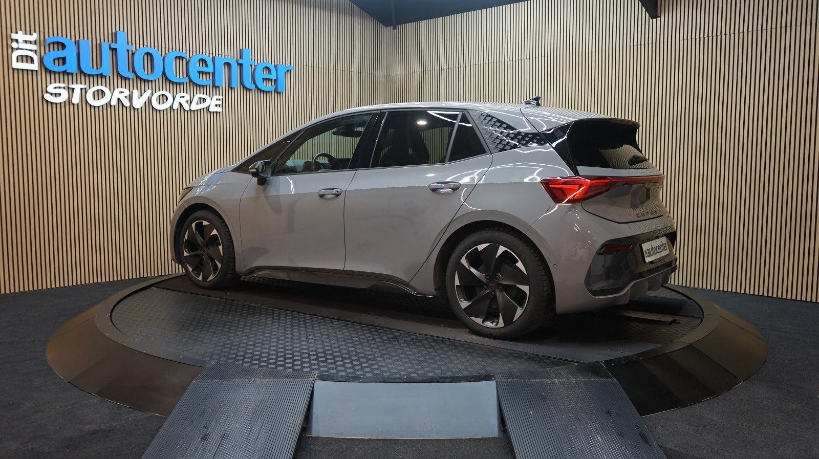 Grå Cupra Born fra 2023