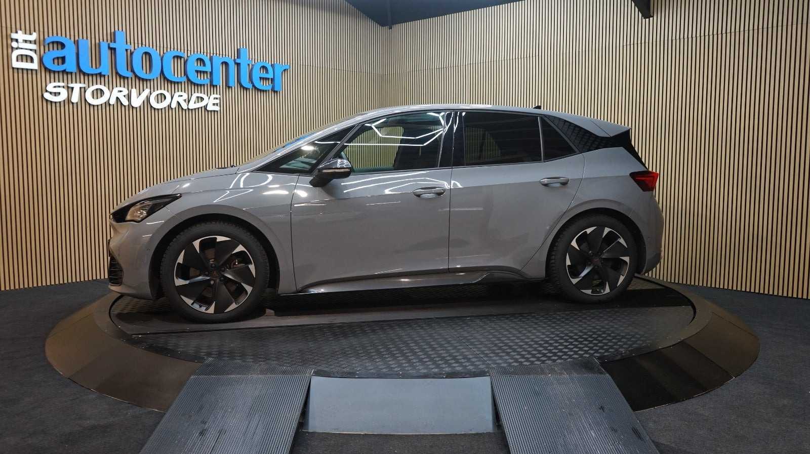 Grå Cupra Born fra 2023