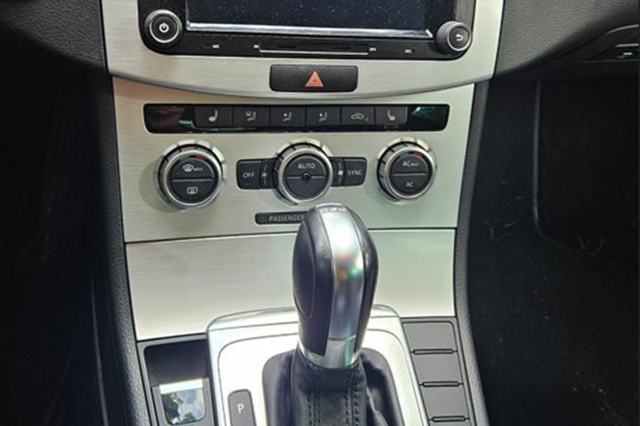 Sort VW Passat fra 2012