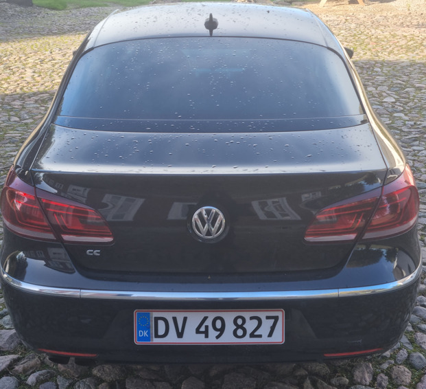 Sort VW Passat fra 2012