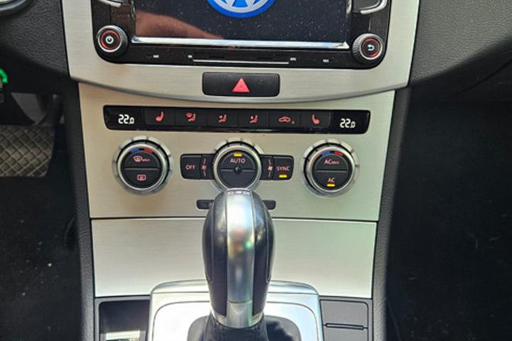 Sort VW Passat fra 2012