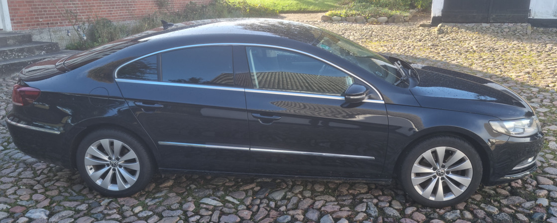 Sort VW Passat fra 2012