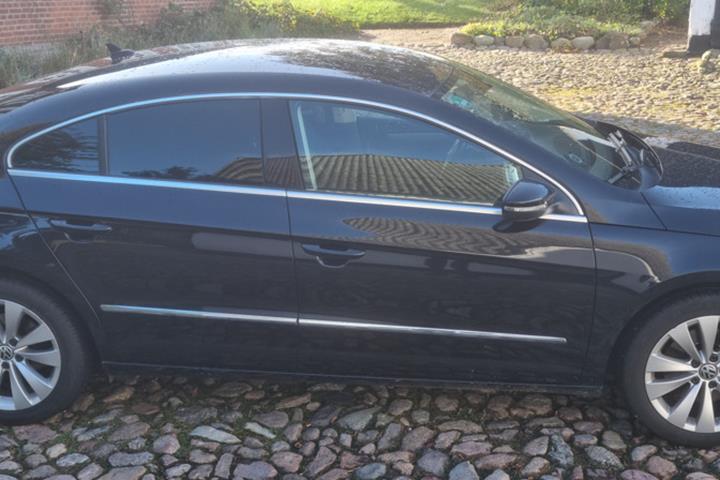 Sort VW Passat fra 2012