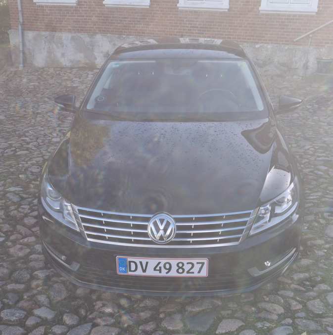 Sort VW Passat fra 2012