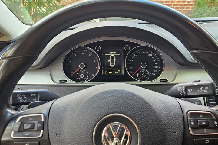 Sort VW Passat fra 2012