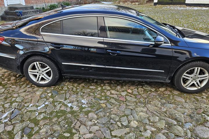 Sort VW Passat fra 2012
