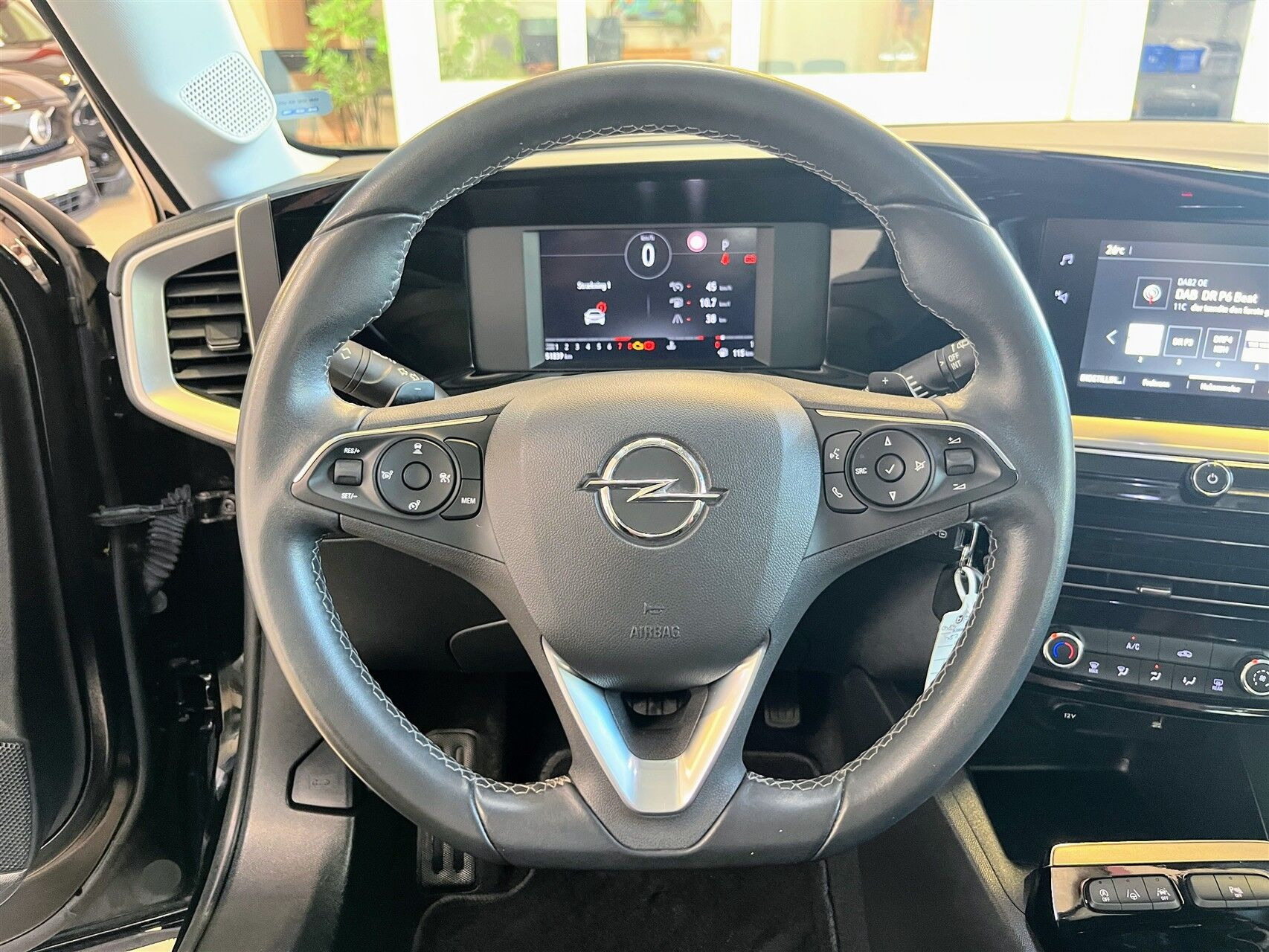 Sort Opel Mokka fra 2022