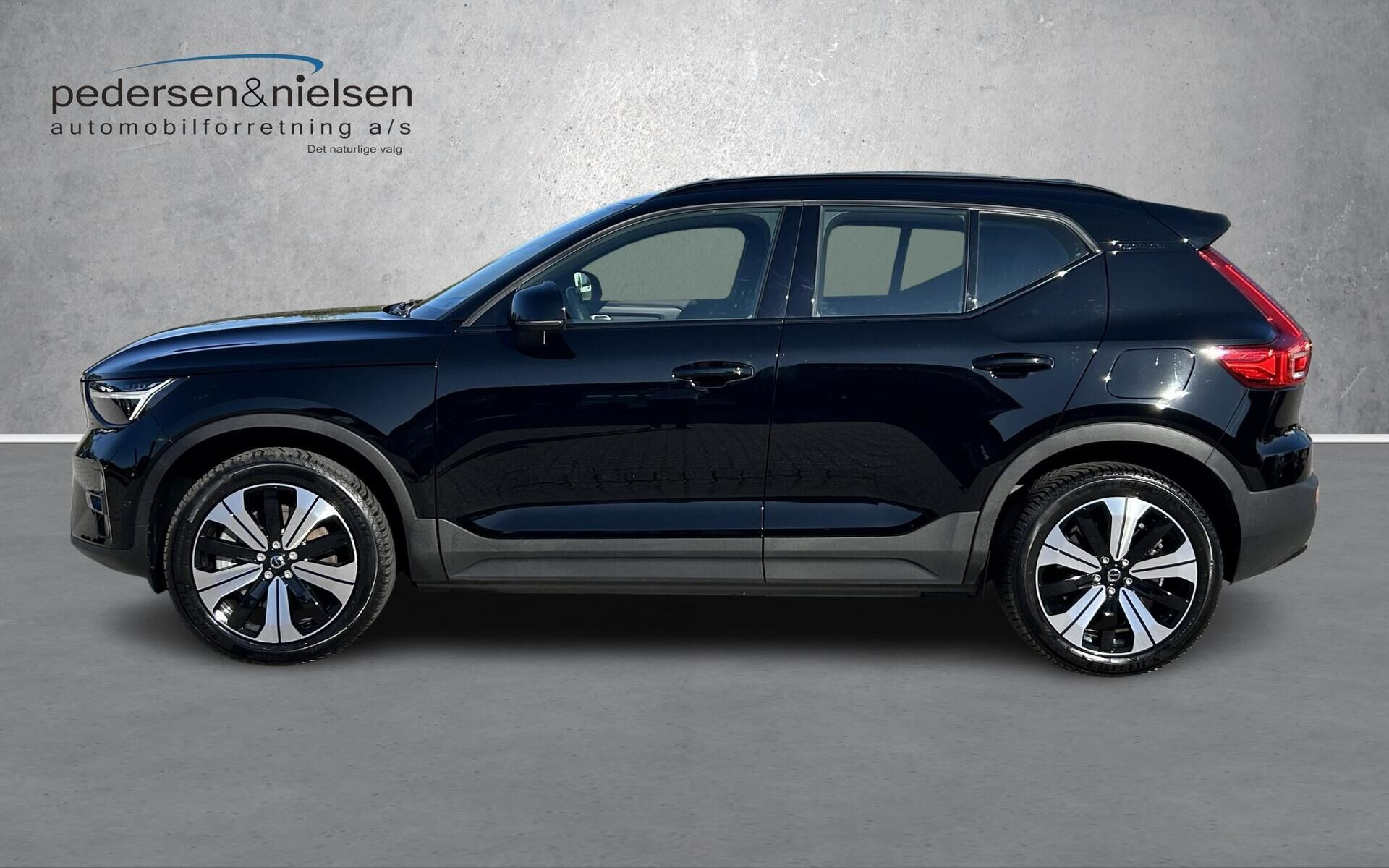 Sort Volvo XC40 fra 2023