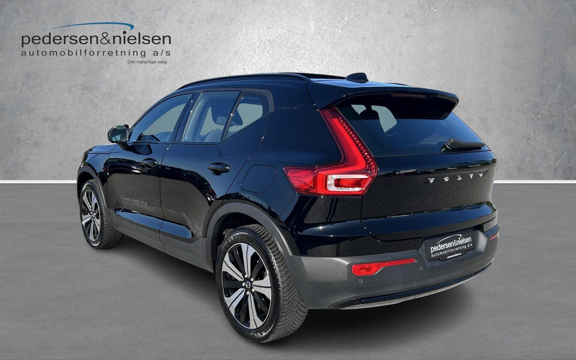 Sort Volvo XC40 fra 2023