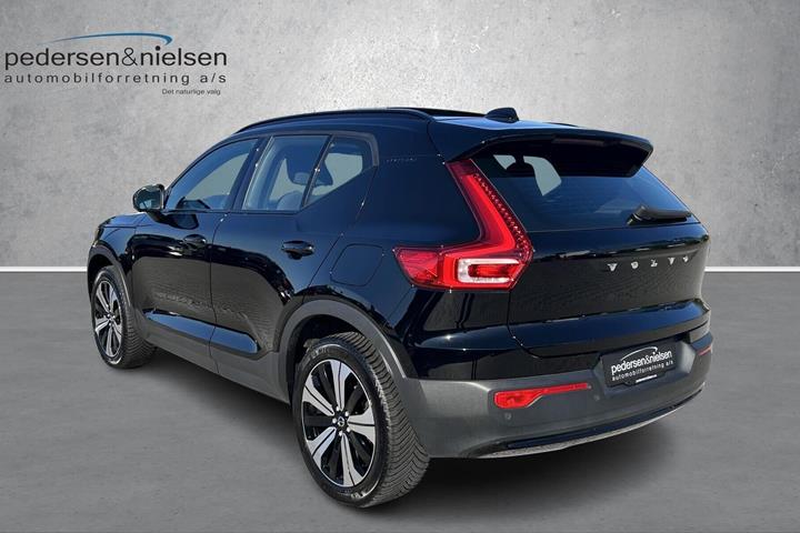 Sort Volvo XC40 fra 2023