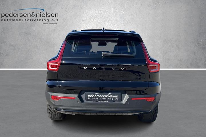 Sort Volvo XC40 fra 2023