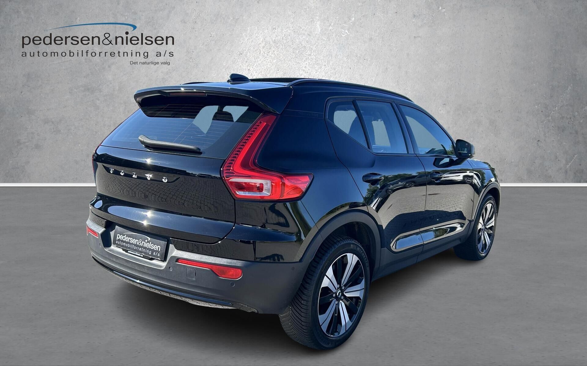 Sort Volvo XC40 fra 2023