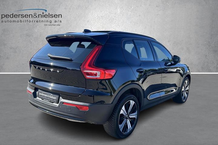 Sort Volvo XC40 fra 2023