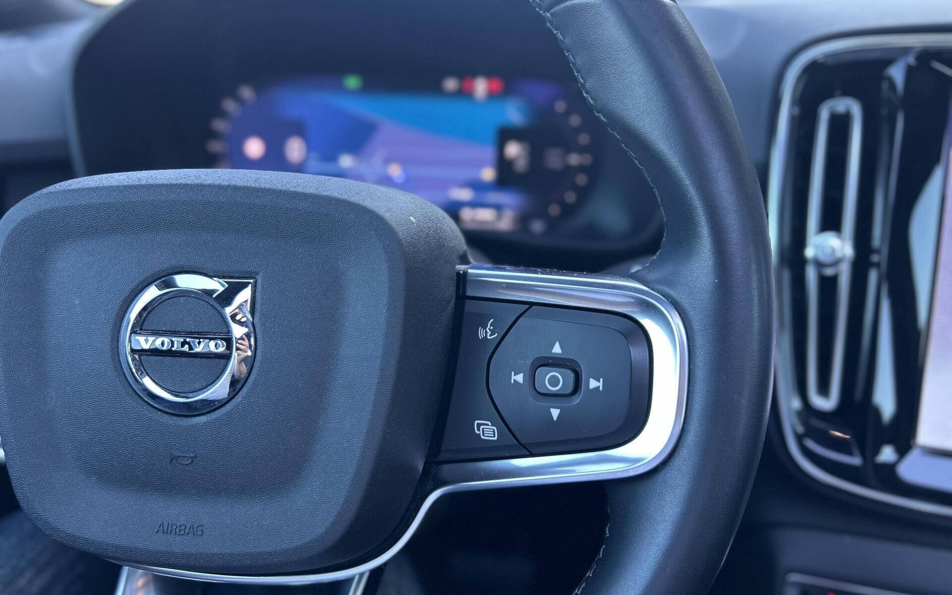 Sort Volvo XC40 fra 2023
