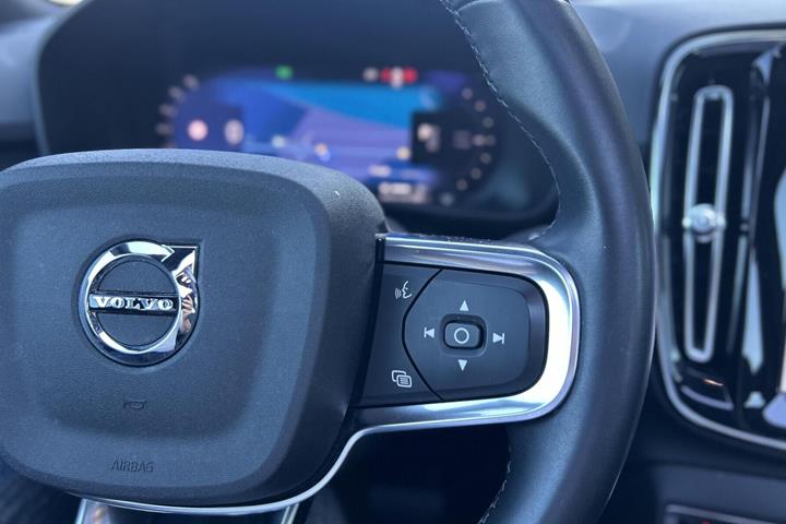 Sort Volvo XC40 fra 2023