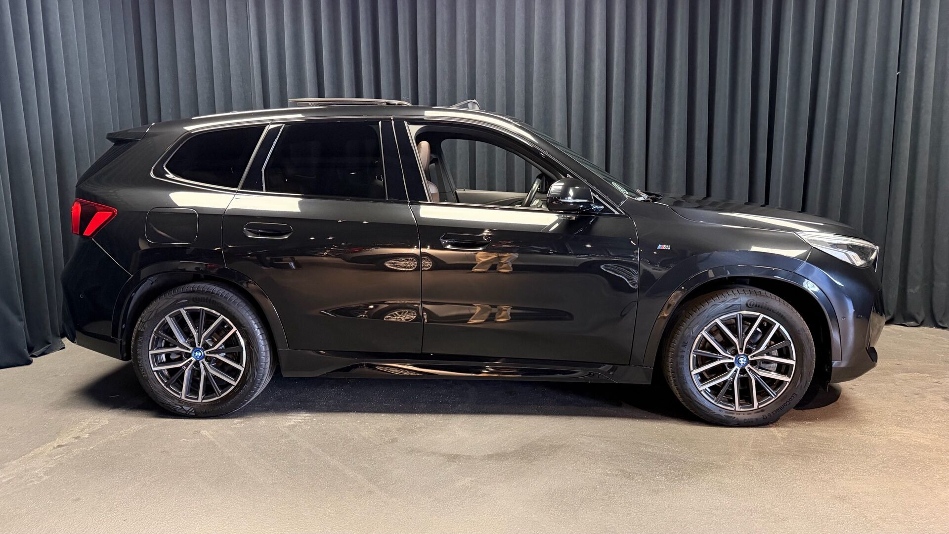 Sort BMW iX1 fra 2023