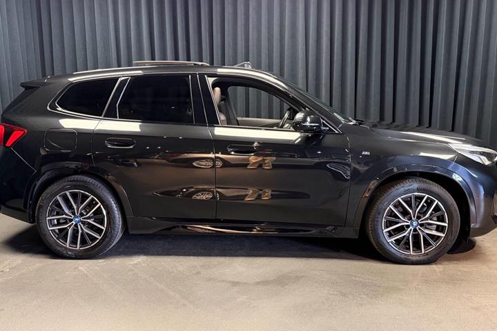 Sort BMW iX1 fra 2023