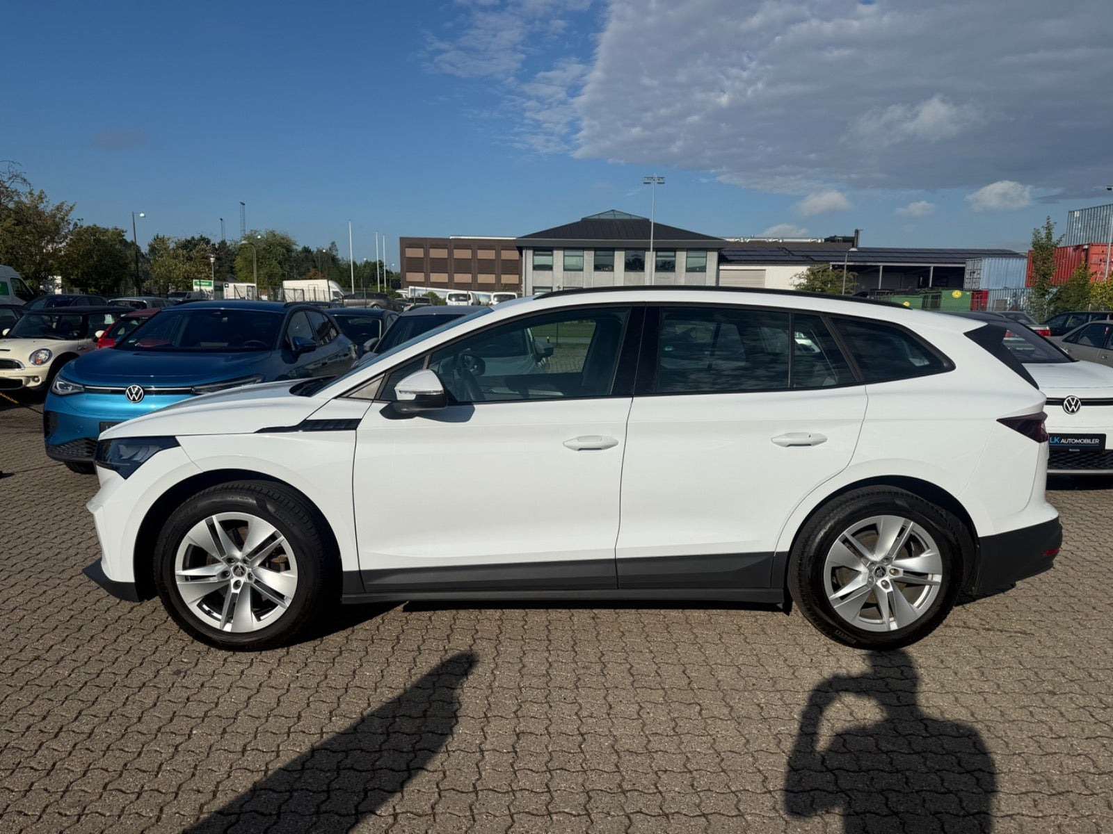 Hvid Skoda Enyaq fra 2023