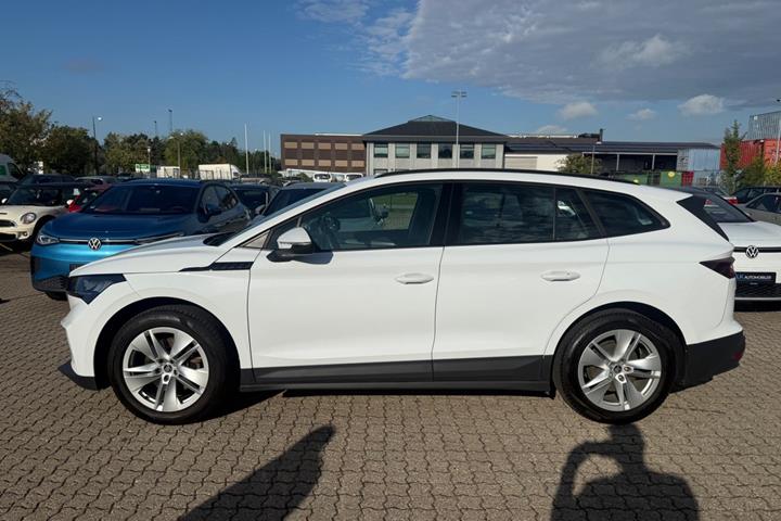 Hvid Skoda Enyaq fra 2023