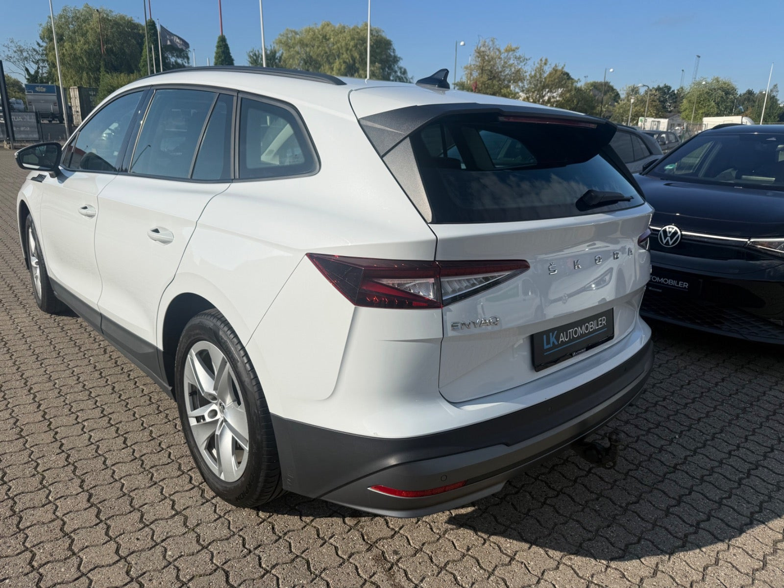 Hvid Skoda Enyaq fra 2023
