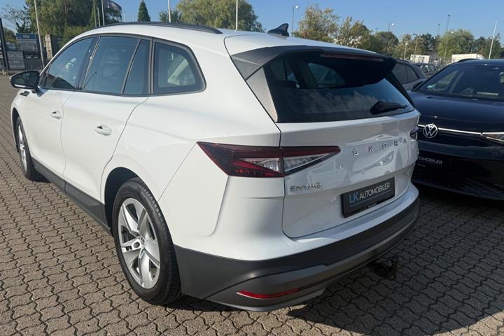 Hvid Skoda Enyaq fra 2023