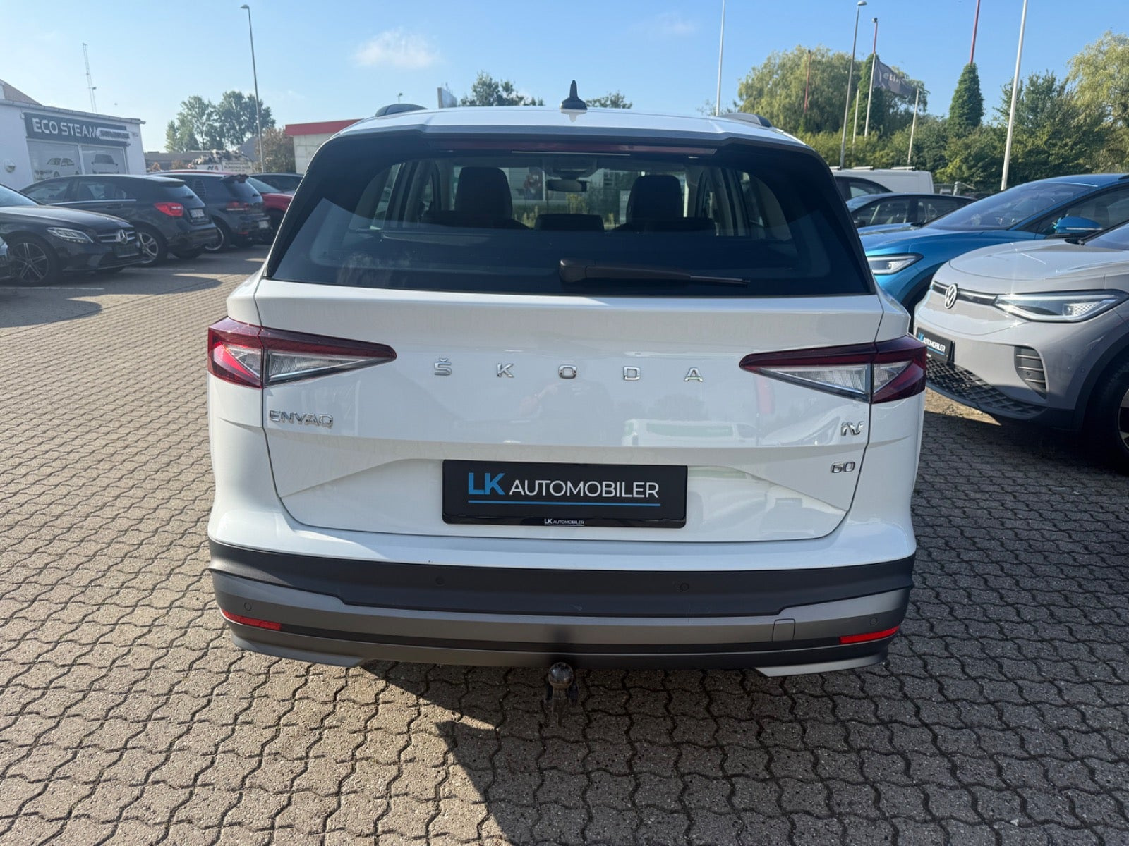 Hvid Skoda Enyaq fra 2023