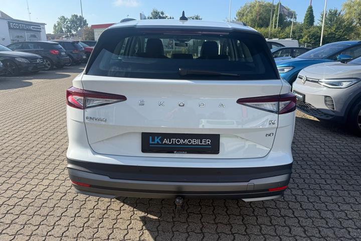 Hvid Skoda Enyaq fra 2023