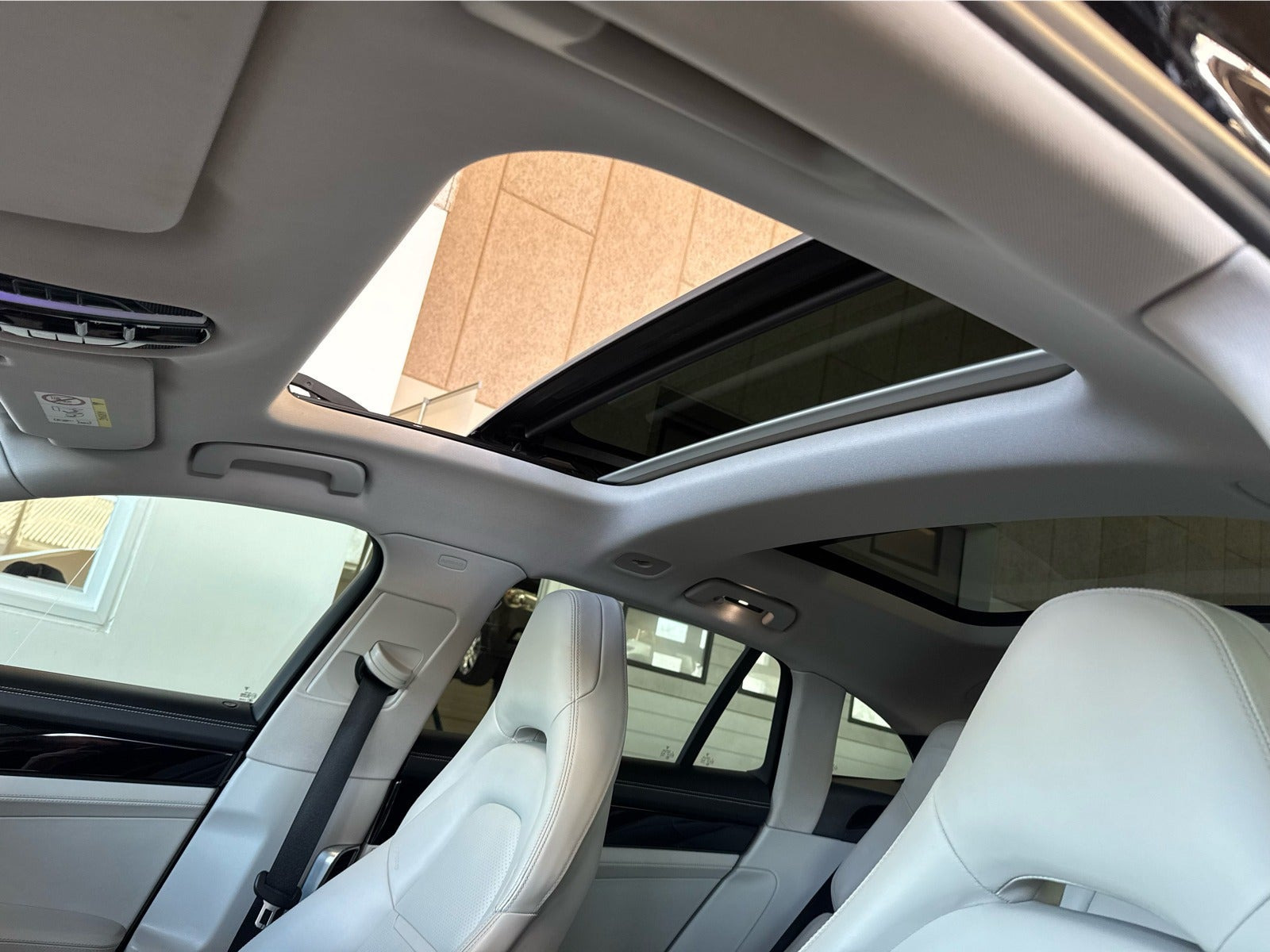 Sort Porsche Panamera 4 fra 2019
