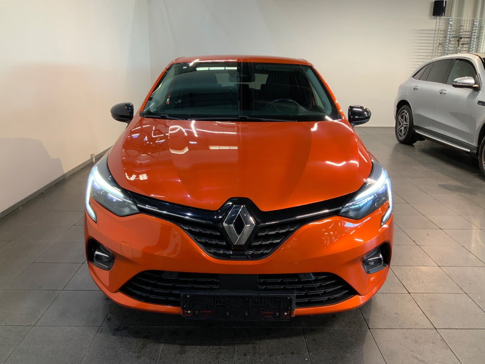 Orange Renault Clio V fra 2020