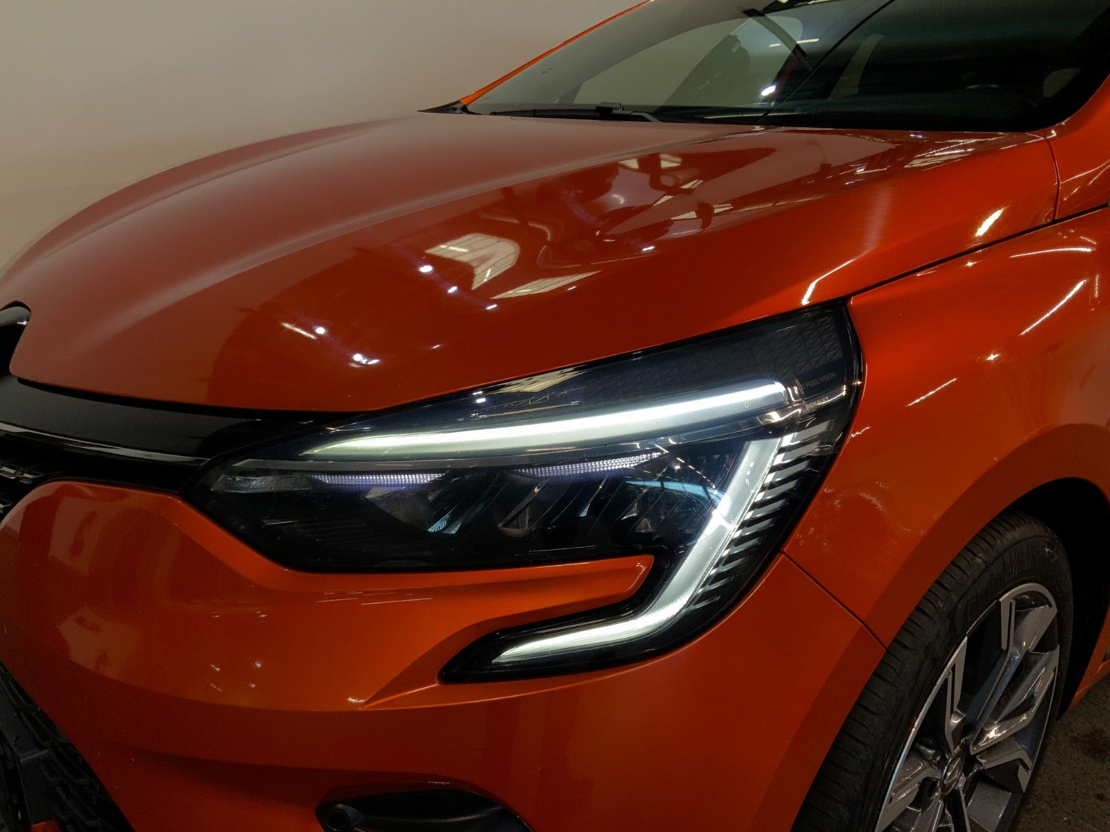 Orange Renault Clio V fra 2020