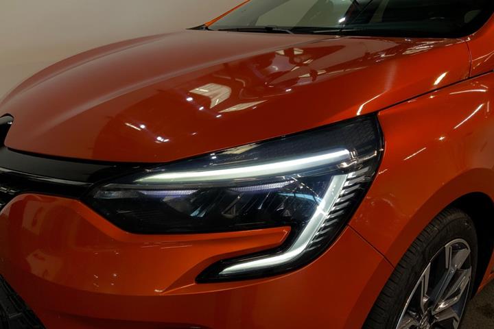 Orange Renault Clio V fra 2020
