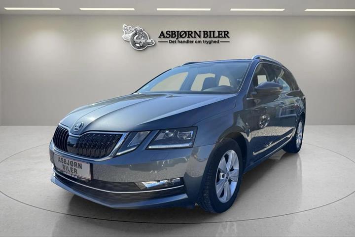 Grå Skoda Octavia fra 2019 set udefra