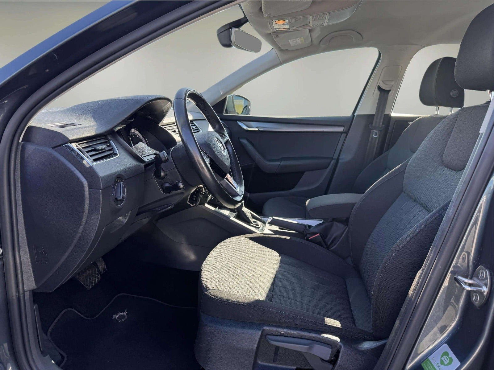 Grå Skoda Octavia fra 2019