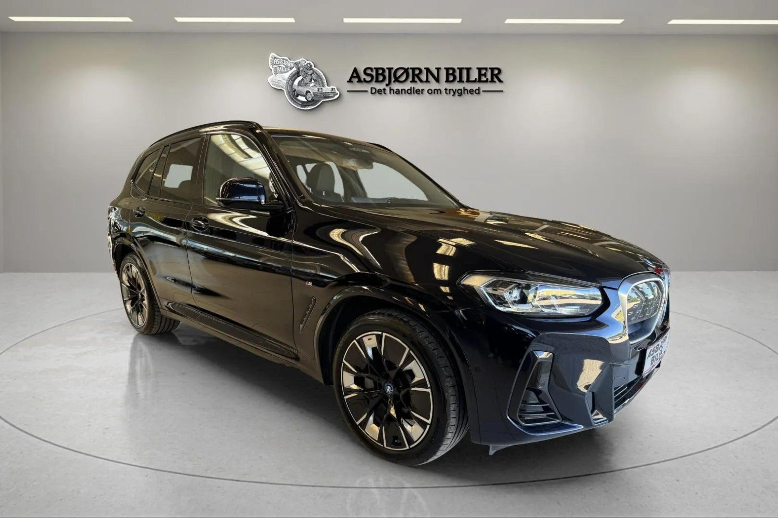 Blå BMW iX3 fra 2024