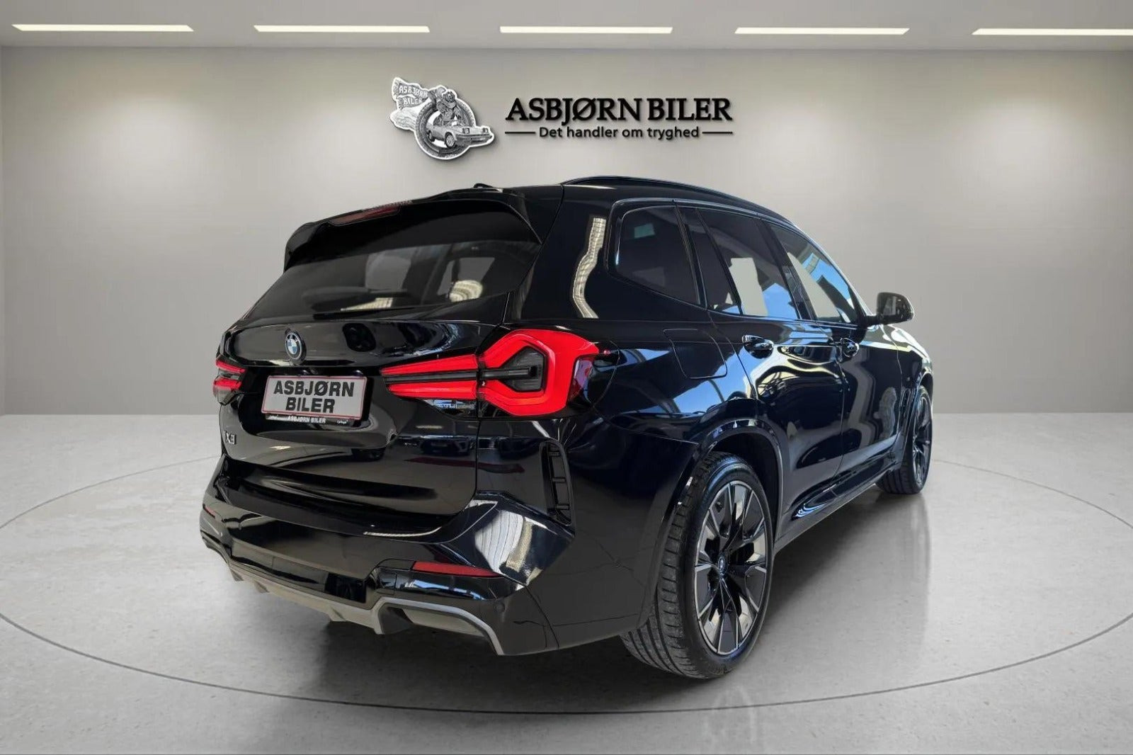 Blå BMW iX3 fra 2024