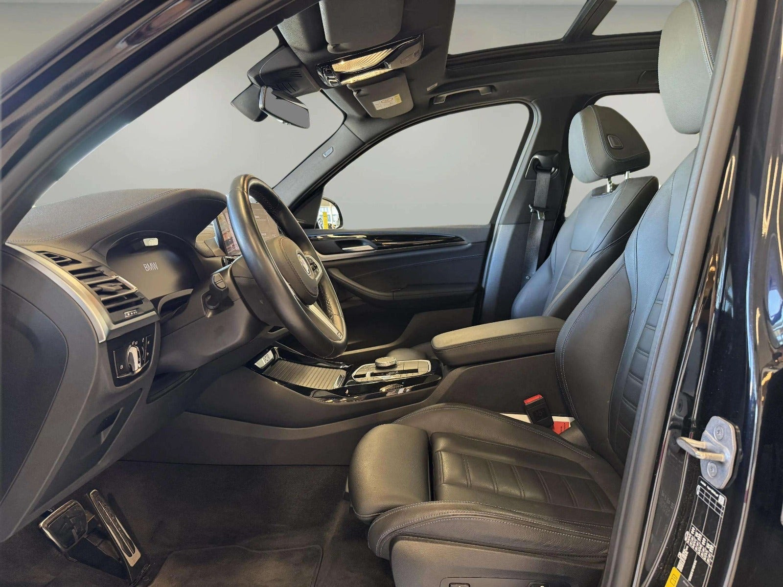Blå BMW iX3 fra 2024