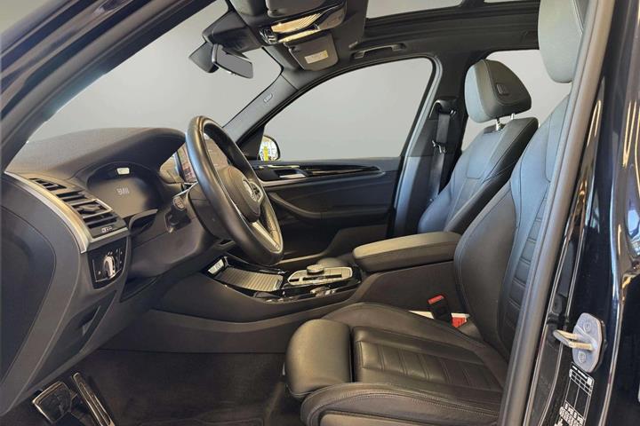 Blå BMW iX3 fra 2024